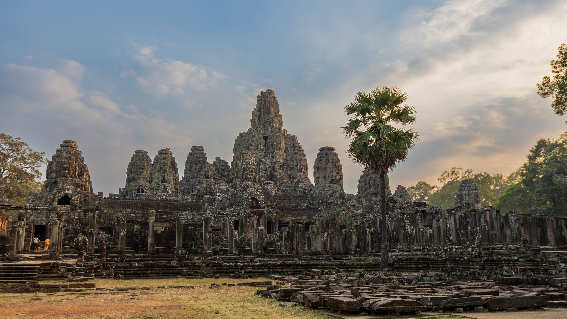 Cambodia Practical Guide: Official Websites, Booking Platforms, Transport, SIM, Money, Emergency Numbers