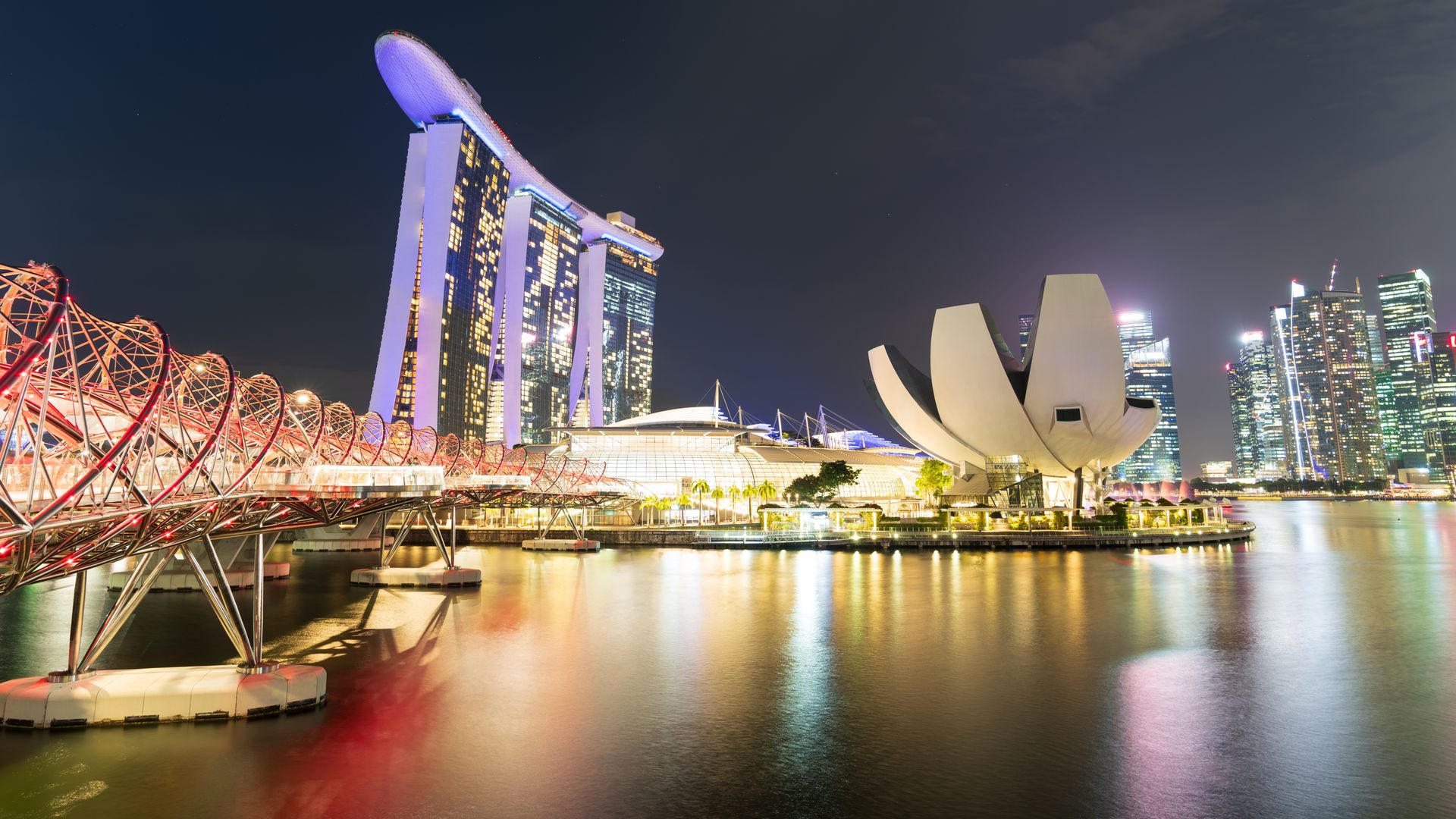 Singapore Practical Guide: Official Websites, Booking Platforms, Transport, SIM, Money, Emergency Numbers